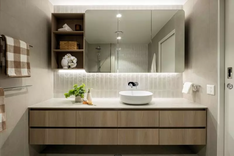 Spacious, light-filled 1-bedroom ground-floor apartment