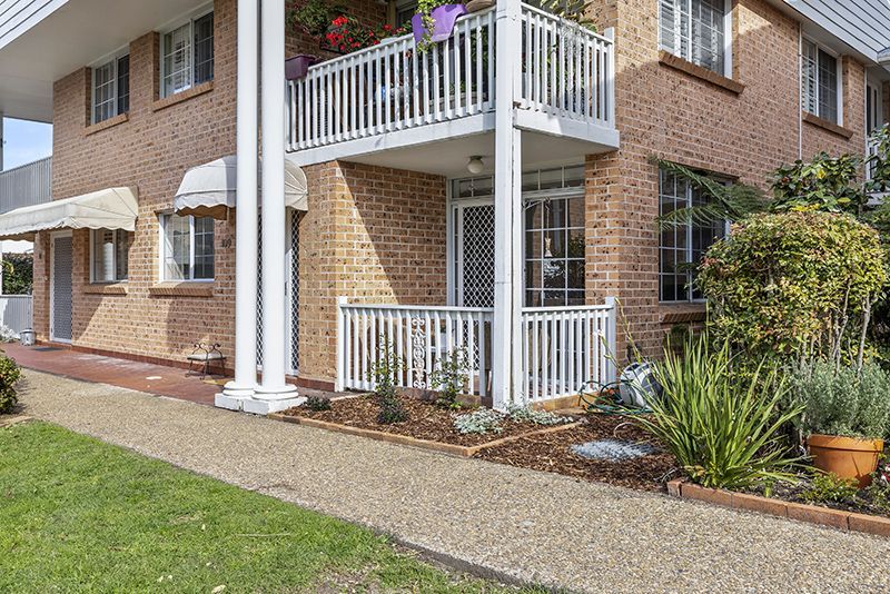 Beautifully renovated unit surrounded by lush gardens