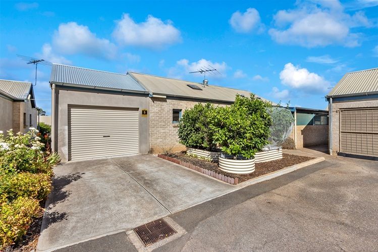 Unique Two Bedroom - Country Feel Village