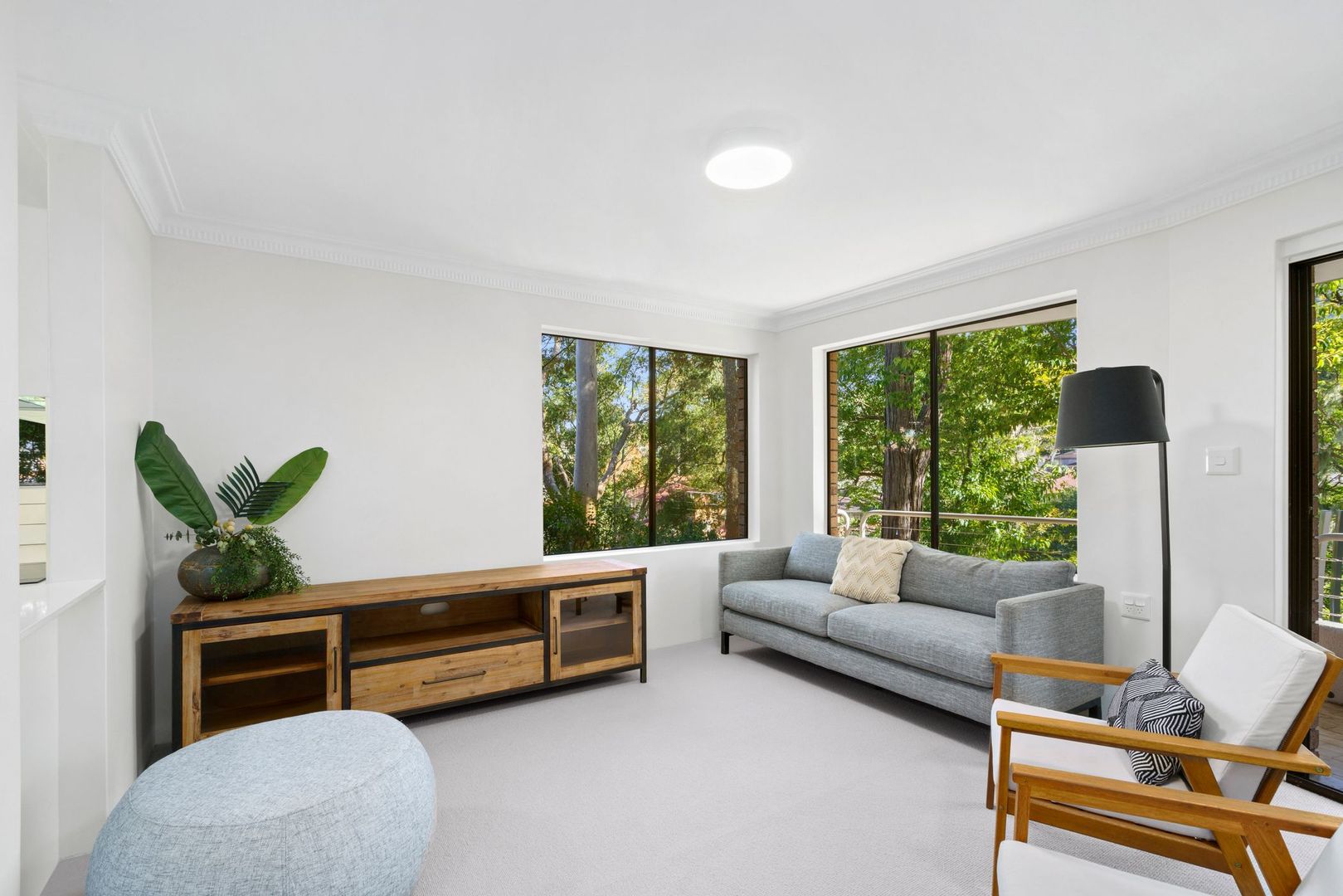 Stylish & Spacious Unit with Leafy Views