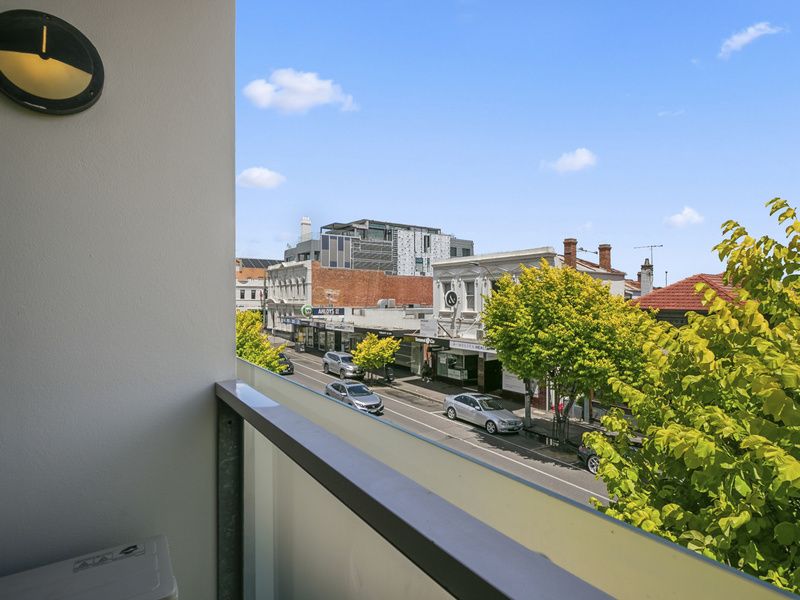 Brighton Bayside Apartment - Fully Refurbished