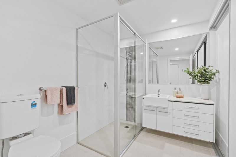 Spacious ground level 2-bedroom apartment