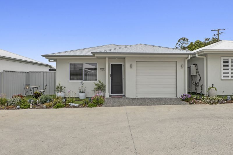 Peaceful Modern Living with Generous Outdoor Space