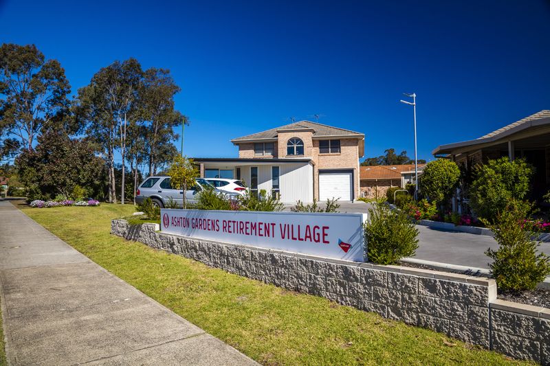 Charming Villa with Private Garden, Solar Power, and Spacious Interiors