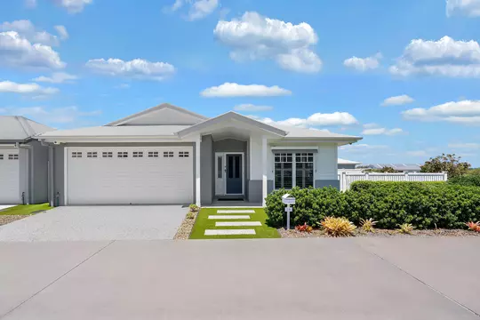 Palm Lake Resort Beachmere Bay