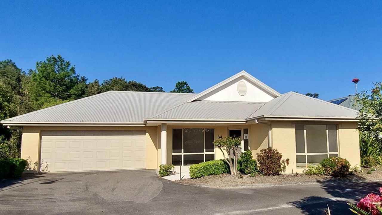 Spacious 3 Bedroom Home - Views over Nature Reserve