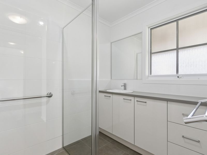 Beautifully Presented Villa with Spacious Yard in Prime Location