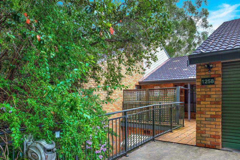 Villa with Flexible Living Spaces and Top Location