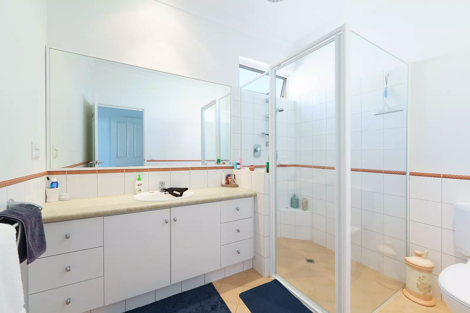 Stunning apartment, ready to move in to!