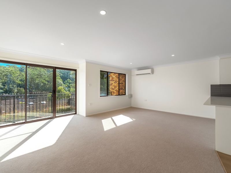Refurbished Home with Bush and Mountain Outlook