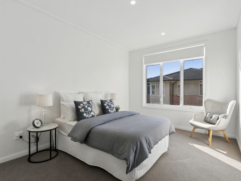 Stylish North-Facing Penthouse with Sunlit Balcony