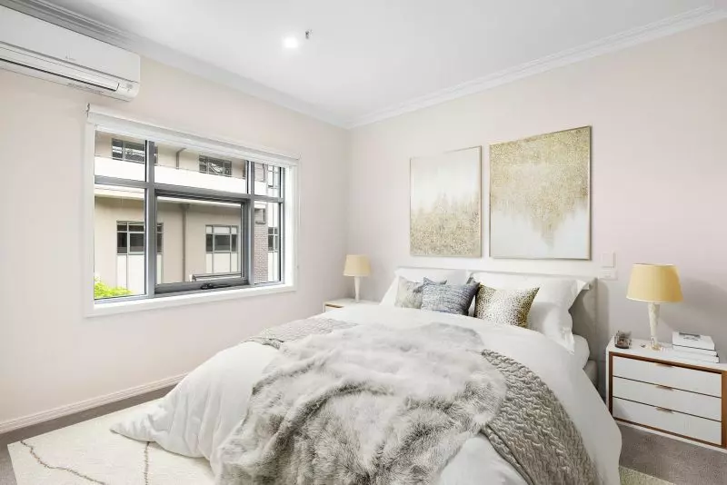 Light and bright apartment