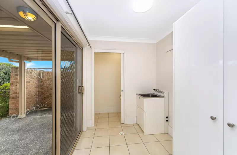 Spacious Open Plan Villa with Garage and Sunny Patio