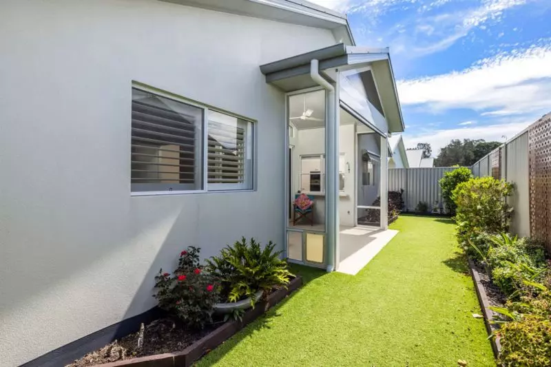 Elegant Three-Bedroom Retreat - Sunlit Alfresco Living