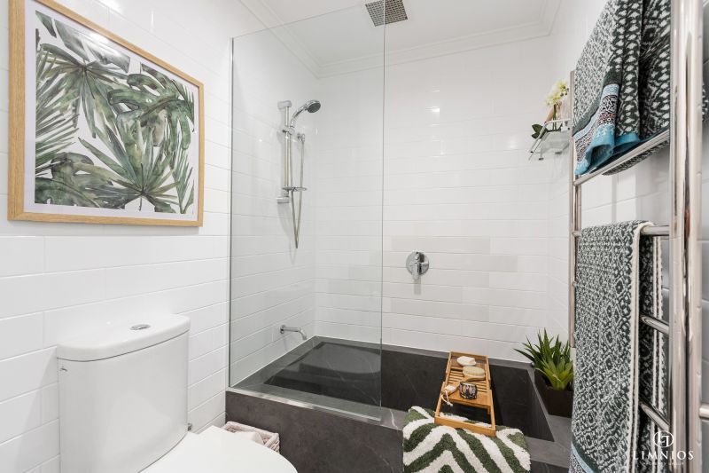 Oversize apartment with park views!