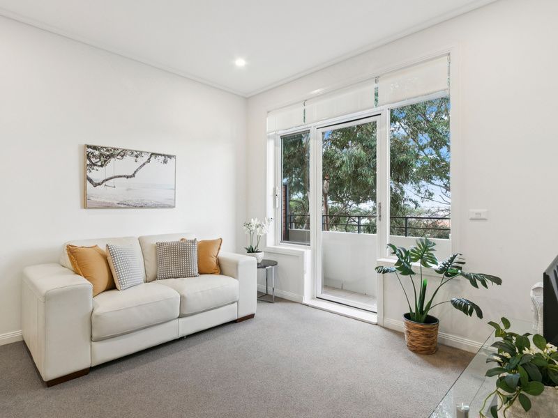 Refurbished Apartment with Leafy Balcony Retreat