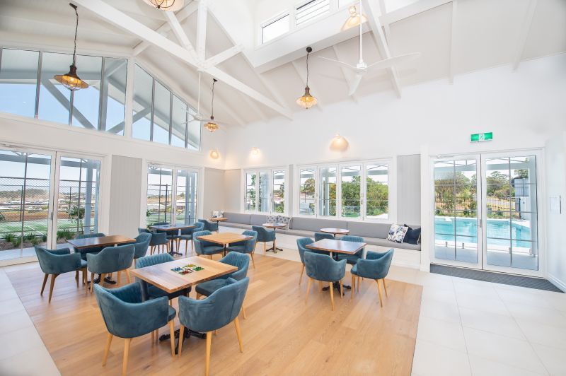 Relaxed Modern Living: Superb Location