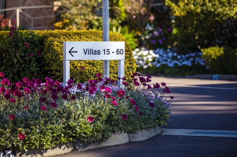 Charming Villa with Private Garden, Solar Power, and Spacious Interiors