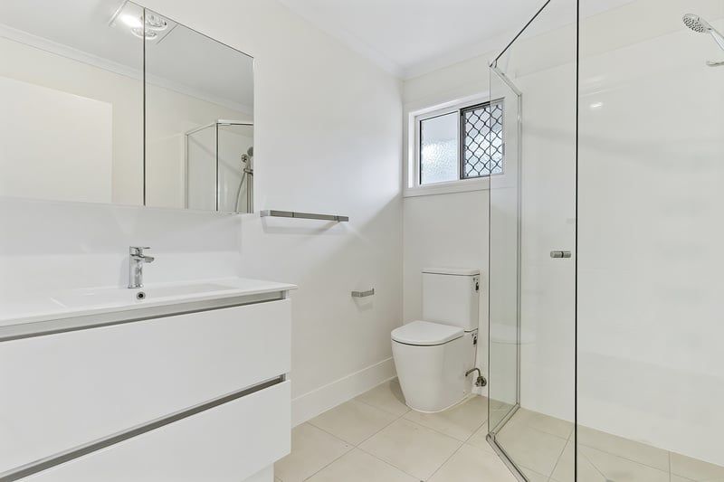 Totally Refreshed North-Facing Villa with Greenspace Views