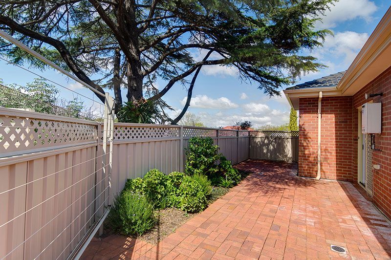 Spacious unit refurbished in a contemporary style