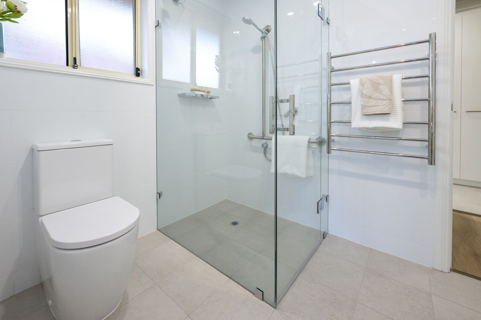 Eldercare Old Oxford Court: spacious two-bedroom villa near the beach