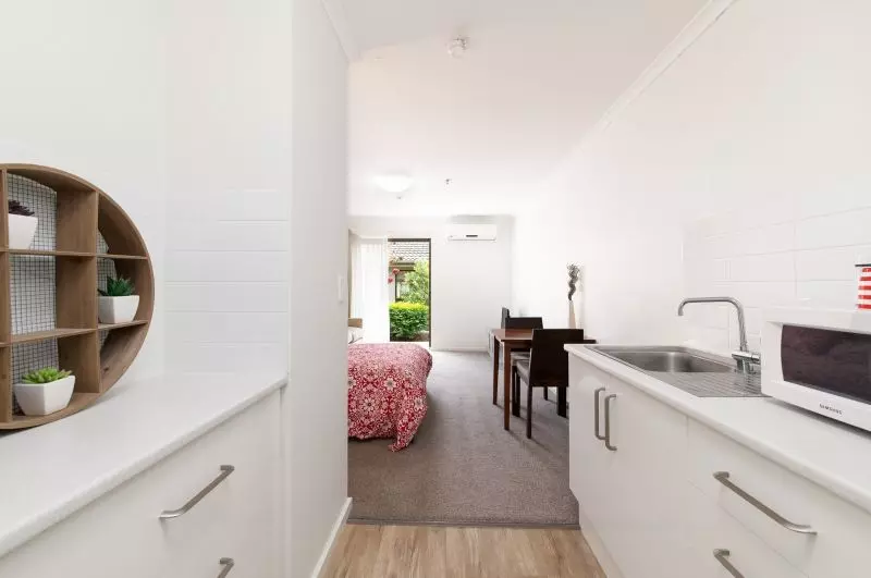 Multiple financial purchase options on this refurbished serviced apartment