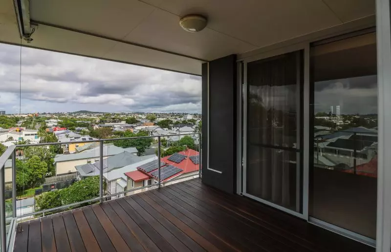 UNDER OFFER - Highly Sought-After Apartment with Ultimate City Views