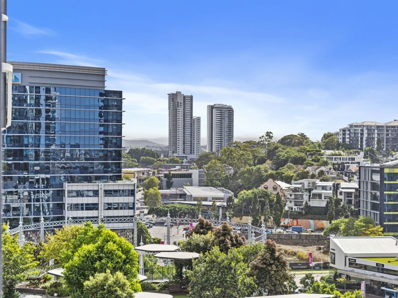 Seamless and light-filled one-bedroom apartment