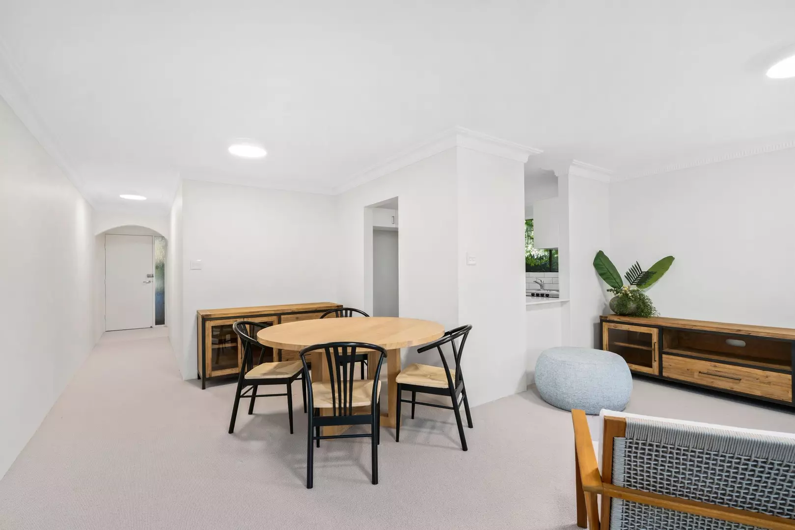 Stylish & Spacious Unit with Leafy Views