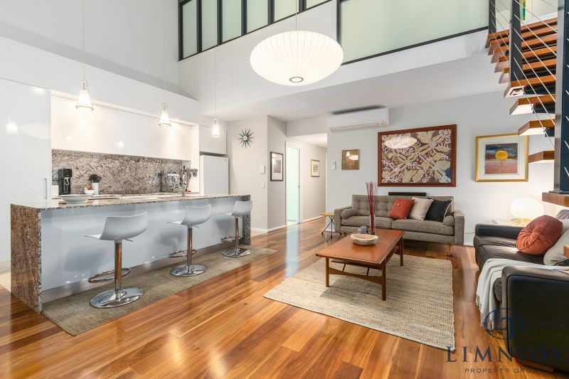 Warehouse Terrace Style Apartment With 3 Bedrooms Plus a Study!!