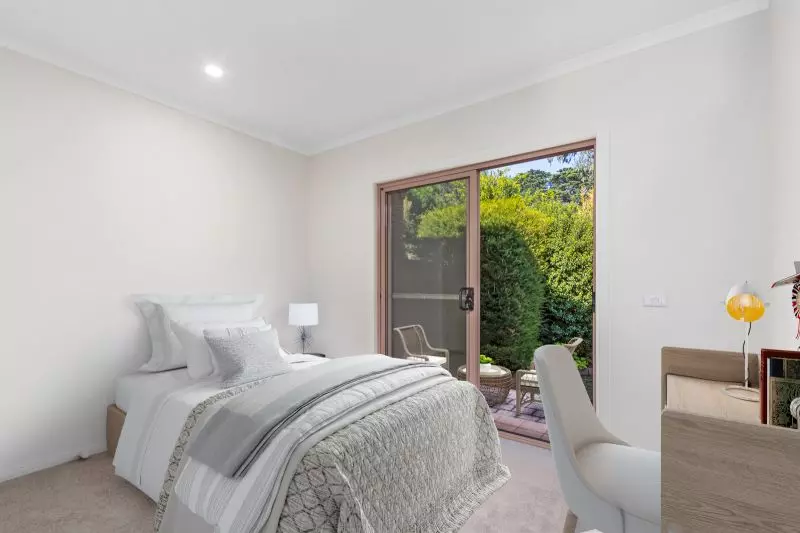 Lovely 2-bedroom villa with beautiful, landscaped gardens