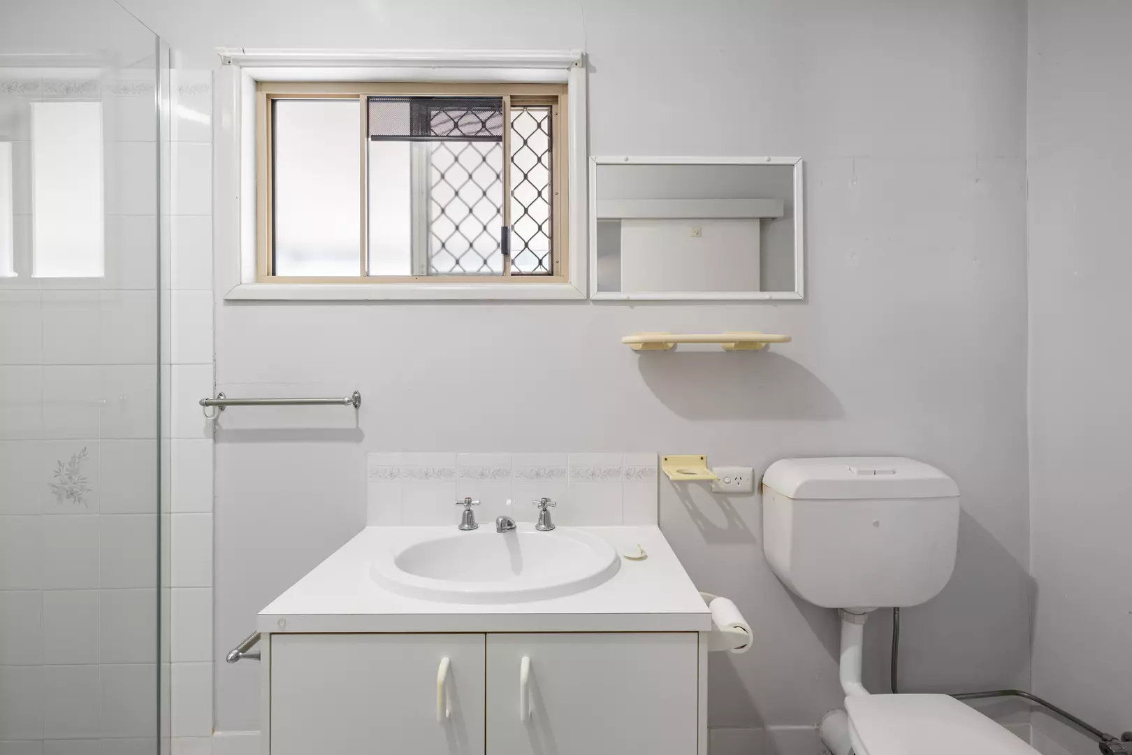 Easy walk to the clubhouse and on the sunny side of Palm Court.