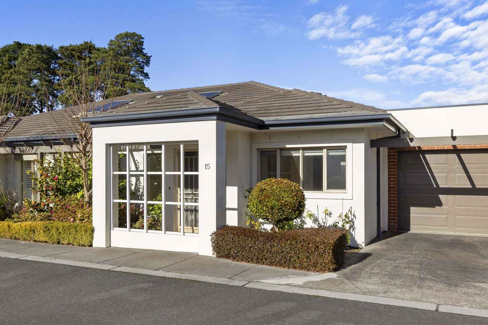 Stylish Home with Private Garden near Clubhouse