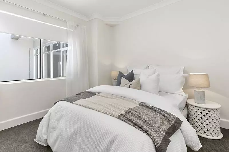 Exquisitely renovated 2 bedroom unit with well-sized living area and spacious kitchen.