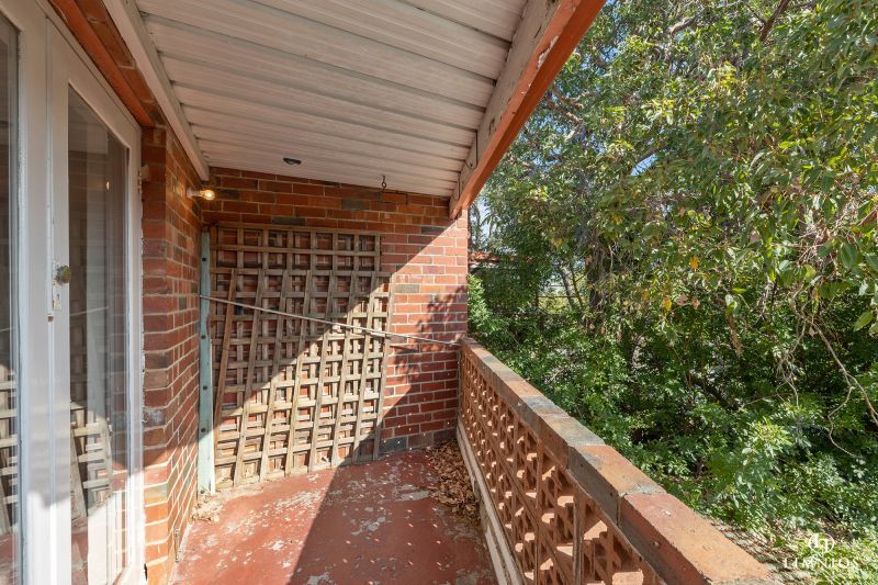 Scenic Hilltop Apartment