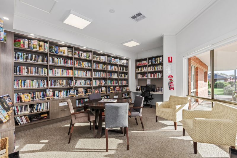 Lovely 1 Bed Unit - Fully Renovated!