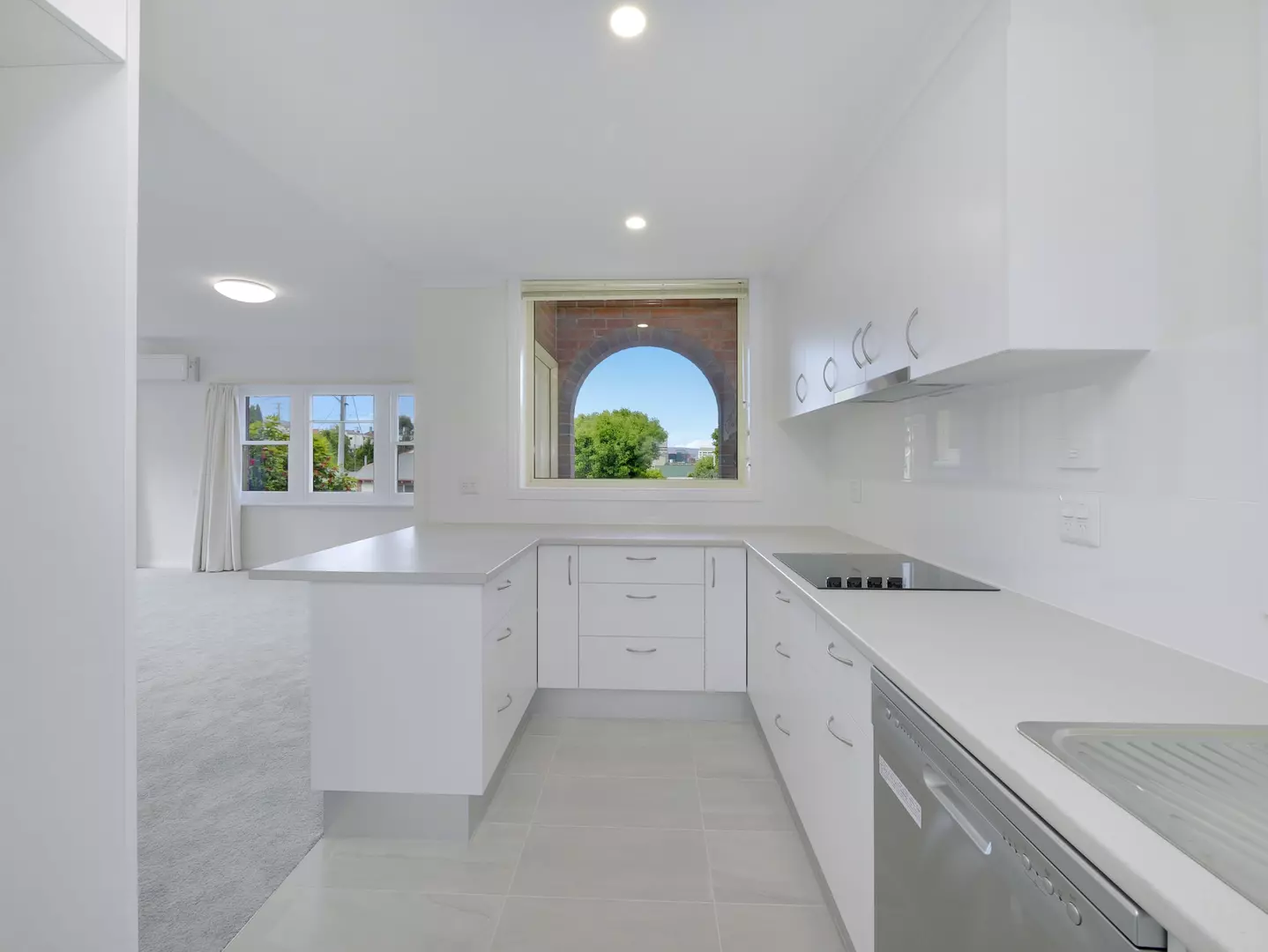 Spacious One Bedroom Apartment with Undercover Balcony