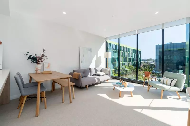 Bright Outlook and Contemporary Stylish Living!