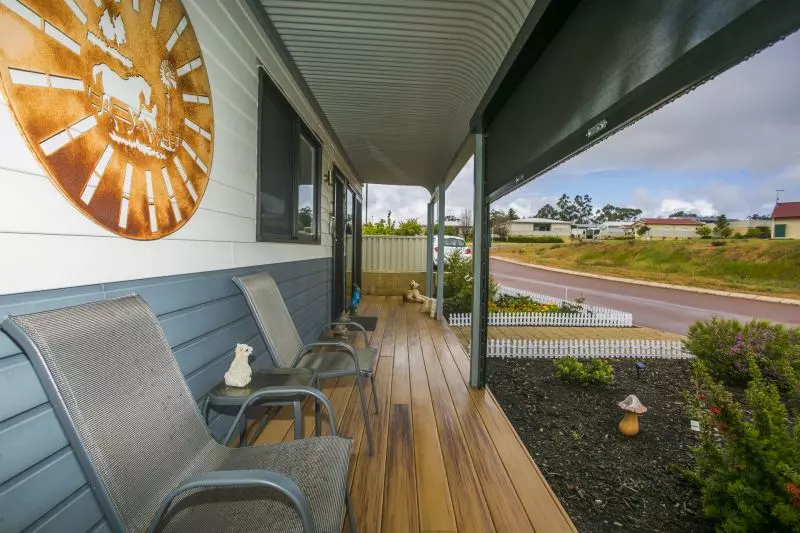 2 bedroom 2 Bathroom Plus Study