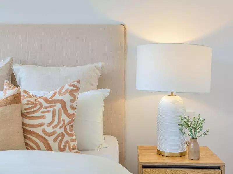 Stylish, single-level living with golf course views