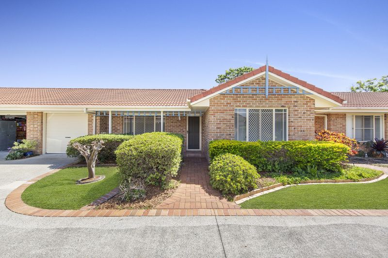 Sunny Two Bedroom, full refurbishment