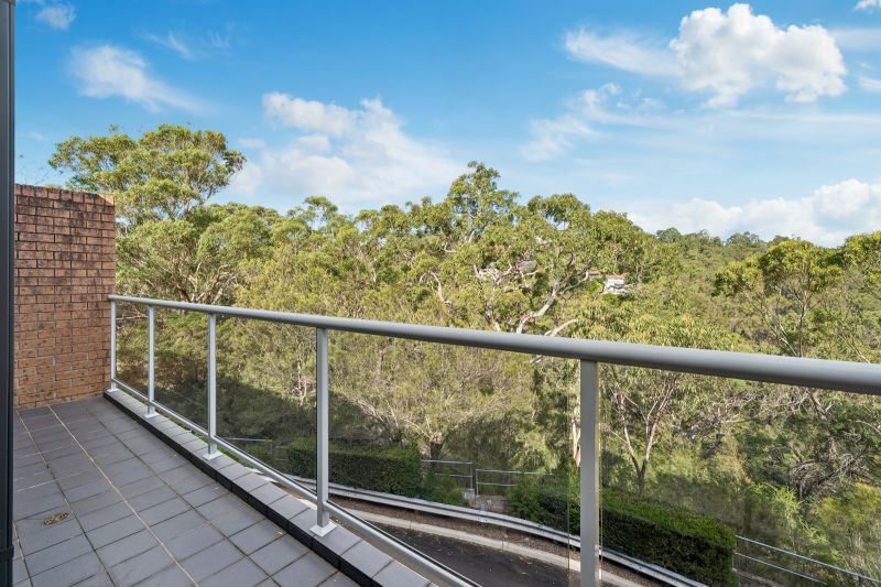 A Sun-Filled Retreat With Tranquil Bushland Views