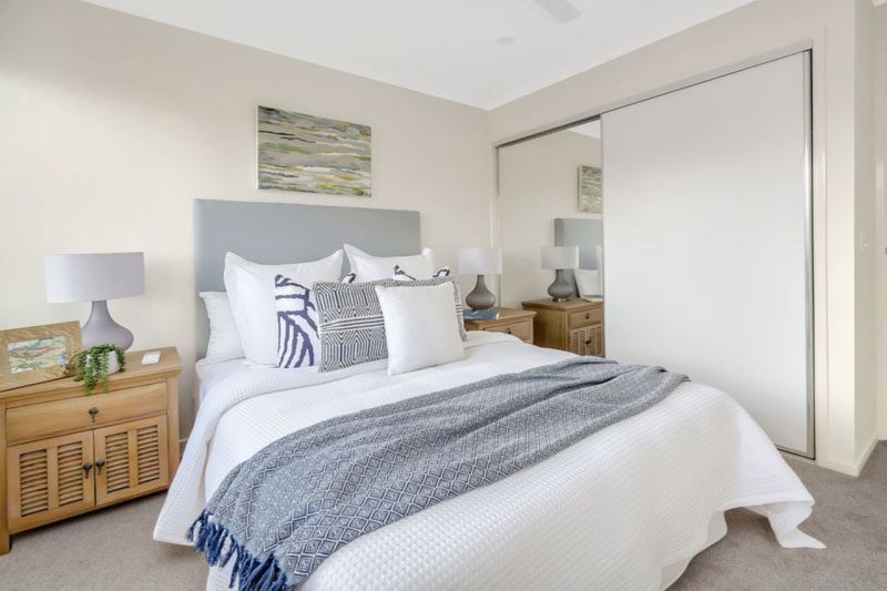 Light filled one-bedroom plus study villa