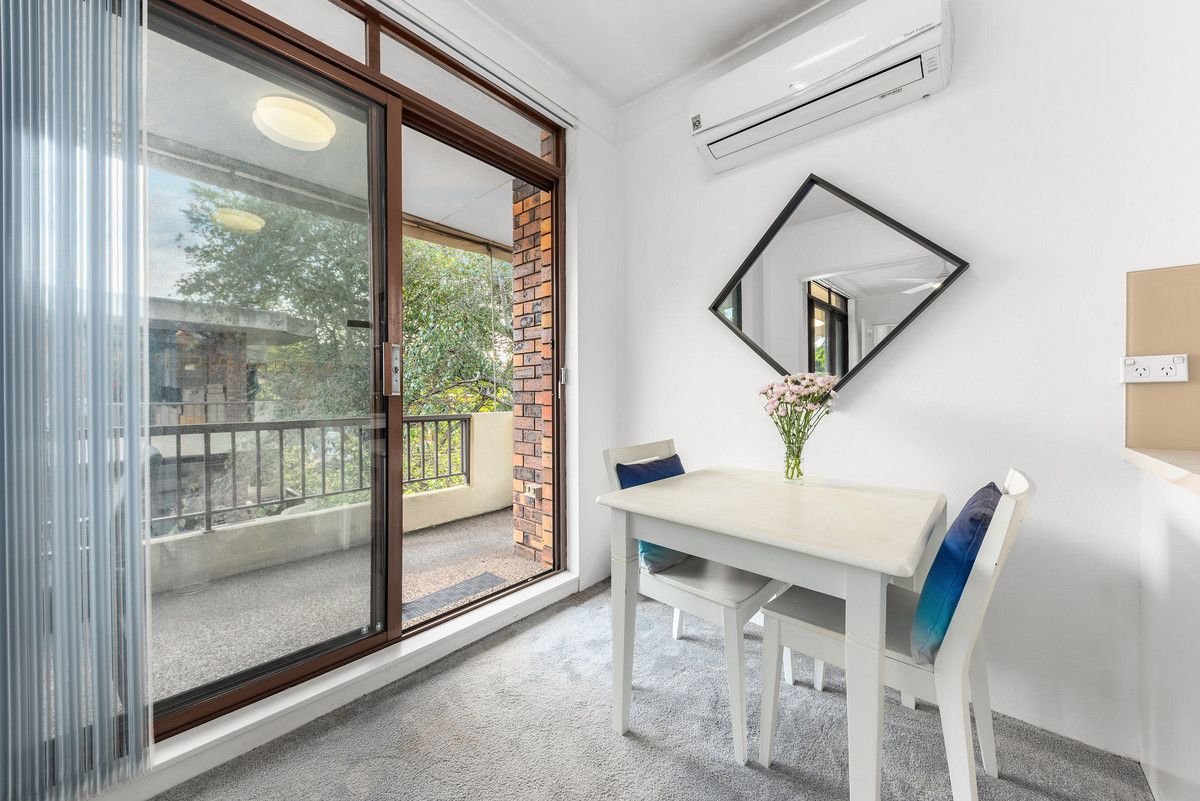 Fabulous Fully Renovated Full Brick Open Plan Apartment