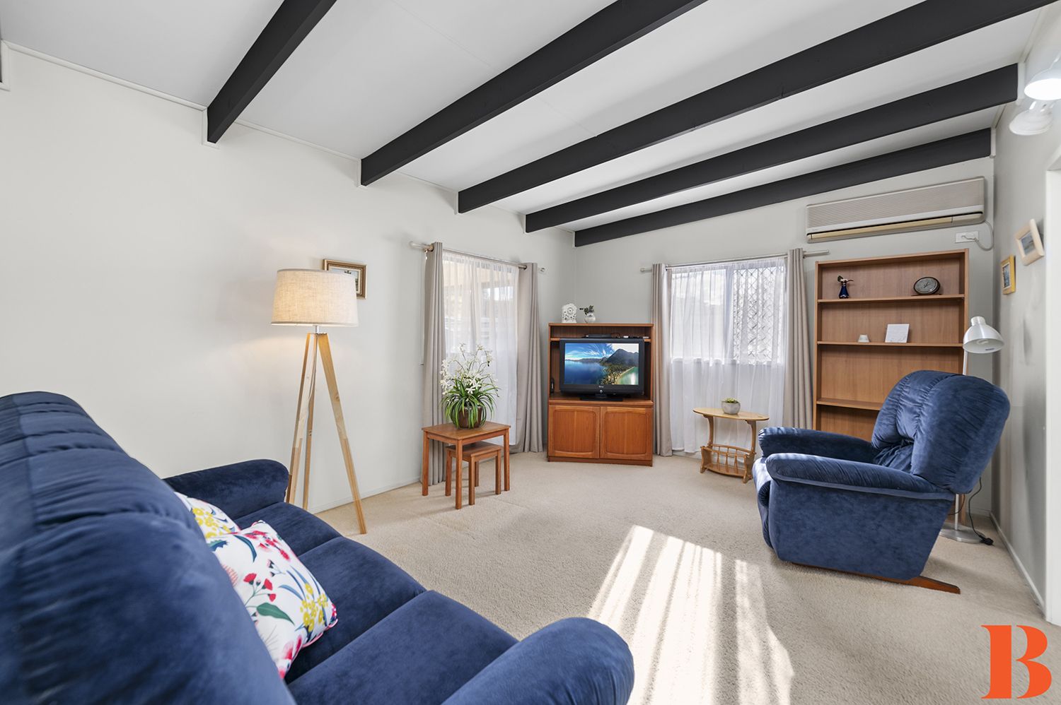 UNDER CONTRACT/DEPOSIT TAKEN - Full Length Veranda - Sunny, Northerly aspect 