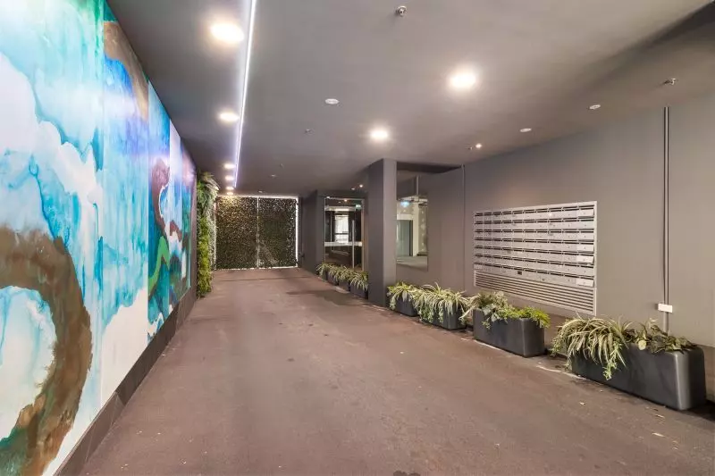 Luxurious Urban Living in Central Location!