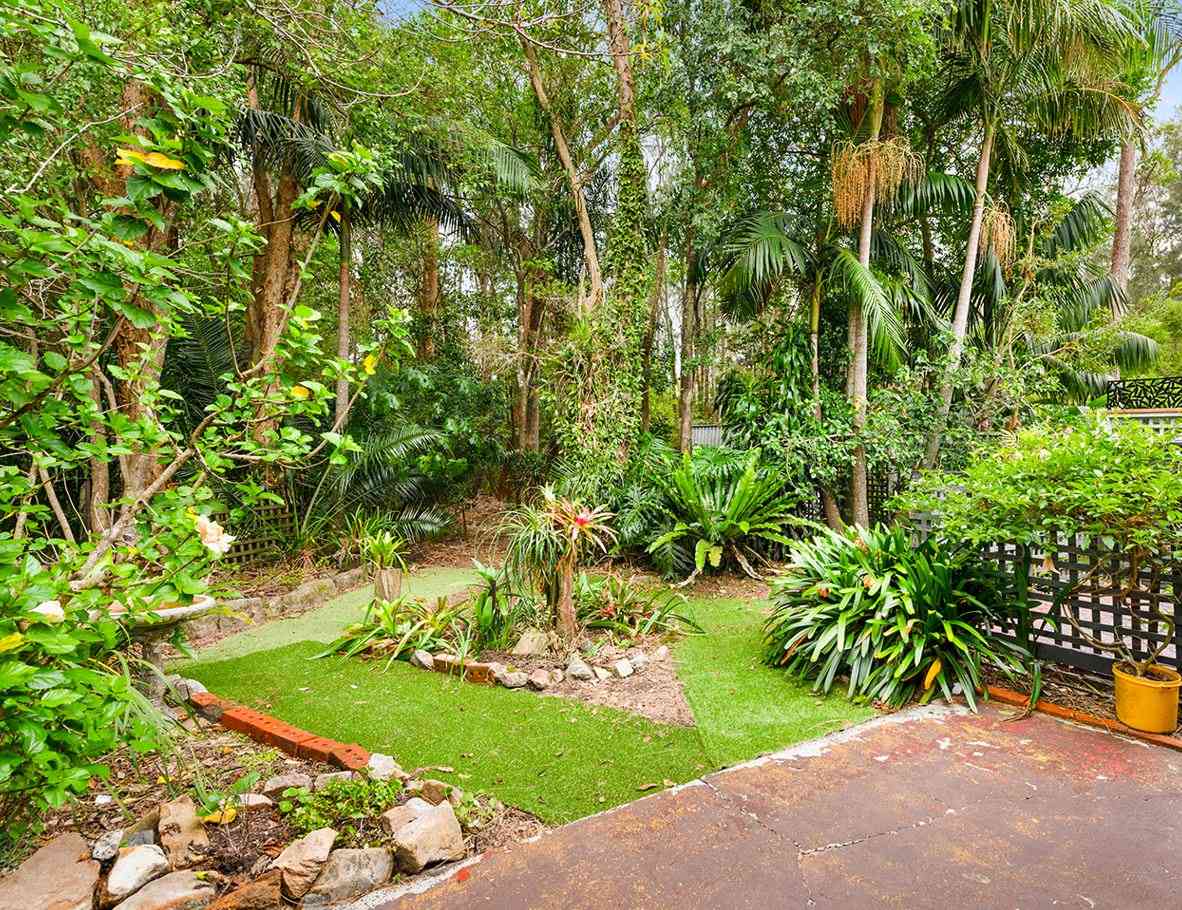 Beautiful Presentation - Bushland Scenery from Back Yard - Quiet Location in Village