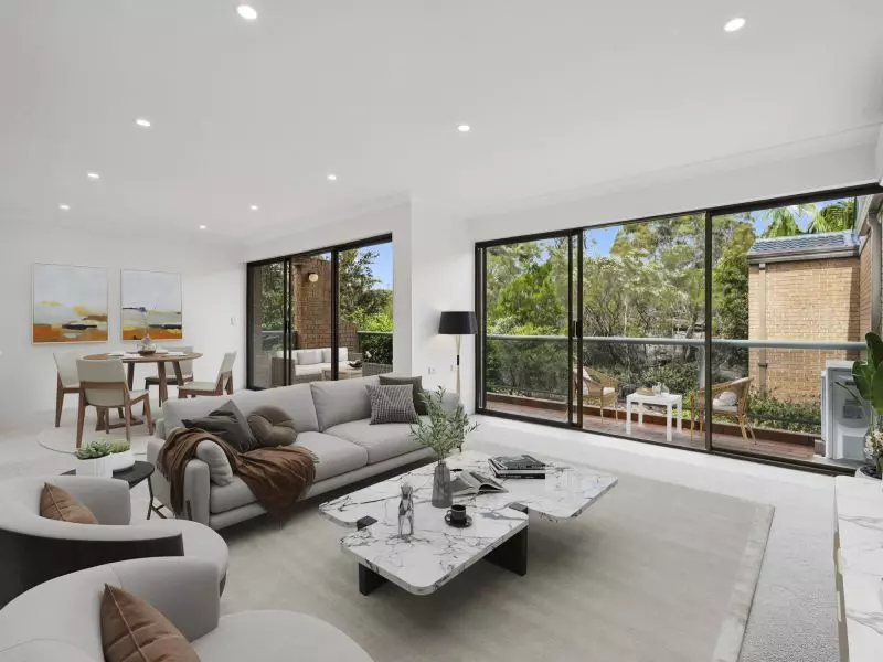 Beautifully updated unit in prime 'top of the village' location