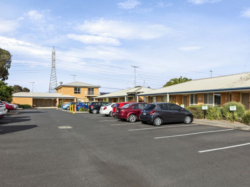 Single Self-Catered Unit – Rent in Seniors Community