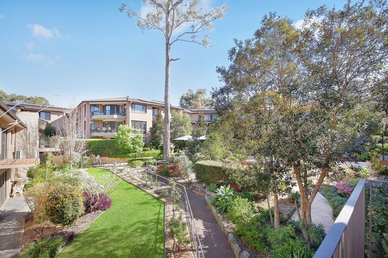 Apt 30A - Fully renovated 2-bed, delightful garden views. 